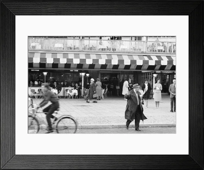 Framed Print : Scenes in West Berlin, West Germany showing daily life continuing as normal soon after Framed Print : Scenes in West Berlin, West Germany showing daily life continuing as normal soon after