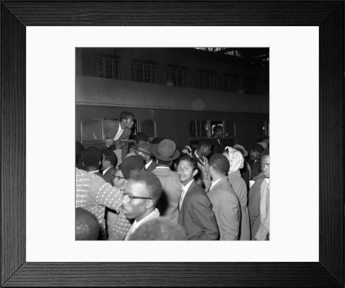 Framed Print : Nearly 1000 West Indian immigrants arrive in three boats trains at Waterloo Station Framed Print : Nearly 1000 West Indian immigrants arrive in three boats trains at Waterloo Station