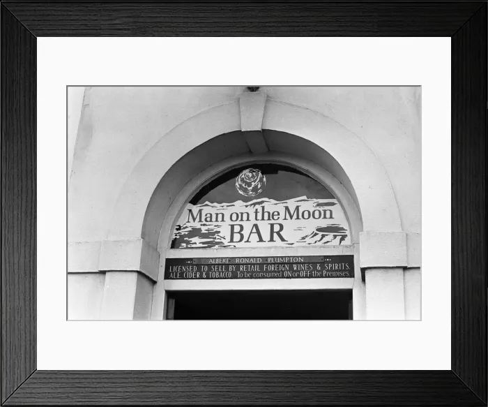 Framed Print : Event at the Man on the Moon pub in Kings Heath, Birmingham Framed Print : Event at the Man on the Moon pub in Kings Heath, Birmingham