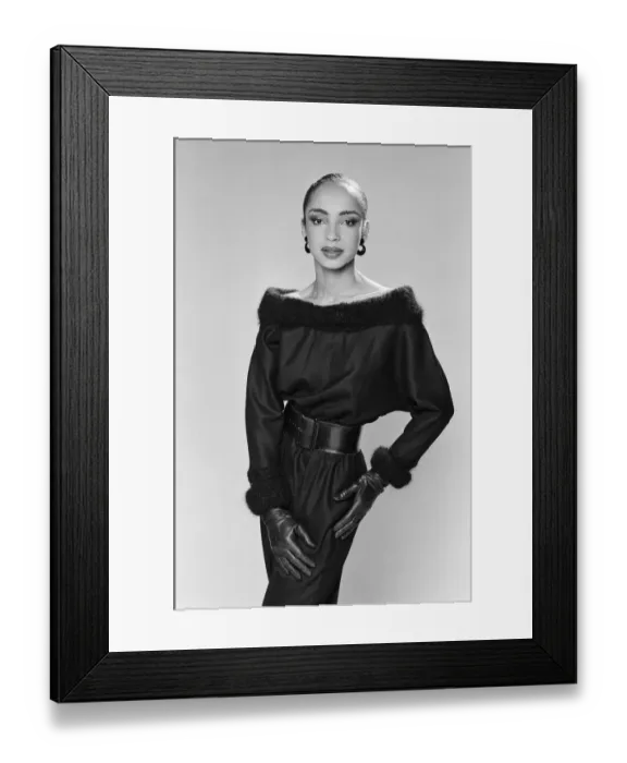 Framed Print : Sade, pictured in the studio, March 1984. Helen Folasade Adu