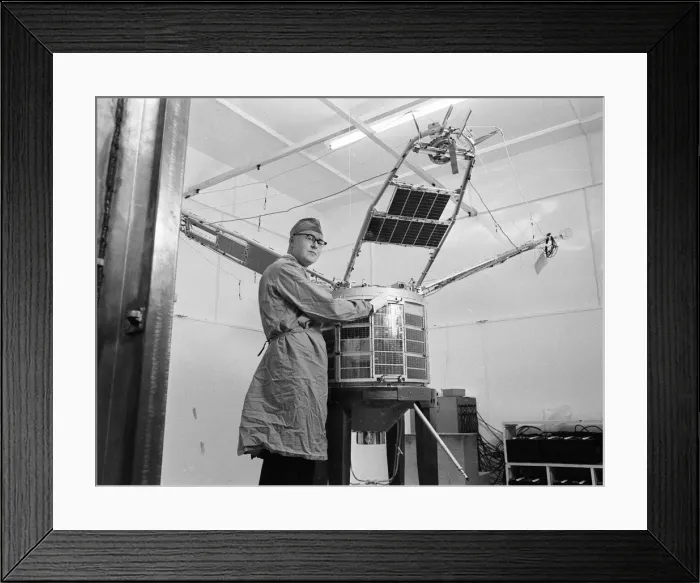 Framed Print : Full scale model of the Britains UK-3 Satellite, Friday 5th August 1966 Framed Print : Full scale model of the Britains UK-3 Satellite, Friday 5th August 1966