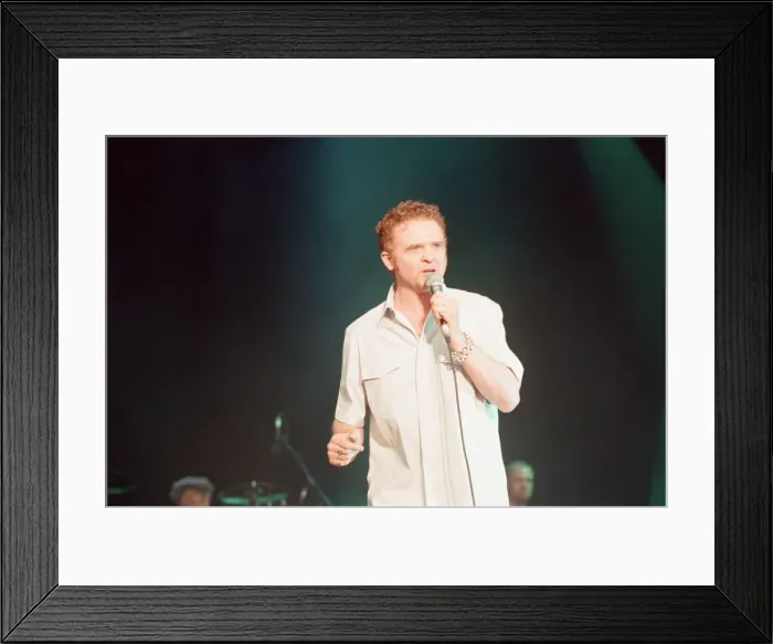 Framed Print : Simply Red, British soul and pop band in concert, Cardiff Castle, Cardiff, Wales