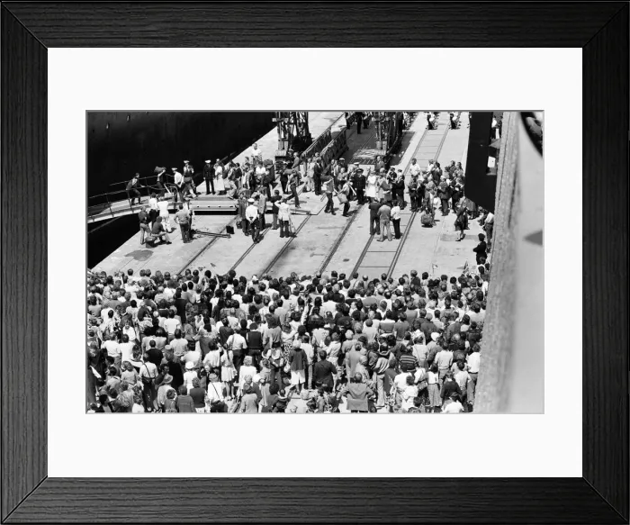 Framed Print : QE2 returns home to Southampton. Union Jacks are festooned on cars, draped on shoulders Framed Print : QE2 returns home to Southampton. Union Jacks are festooned on cars, draped on shoulders