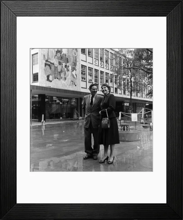 Framed Print : Stevenage New Town, Hertfordshire, where shoppers walk in the shelter of canopies Framed Print : Stevenage New Town, Hertfordshire, where shoppers walk in the shelter of canopies