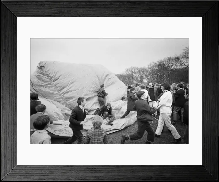 Framed Print : The Festival of Life'meeting arranged by the CND held at Victoria Park in