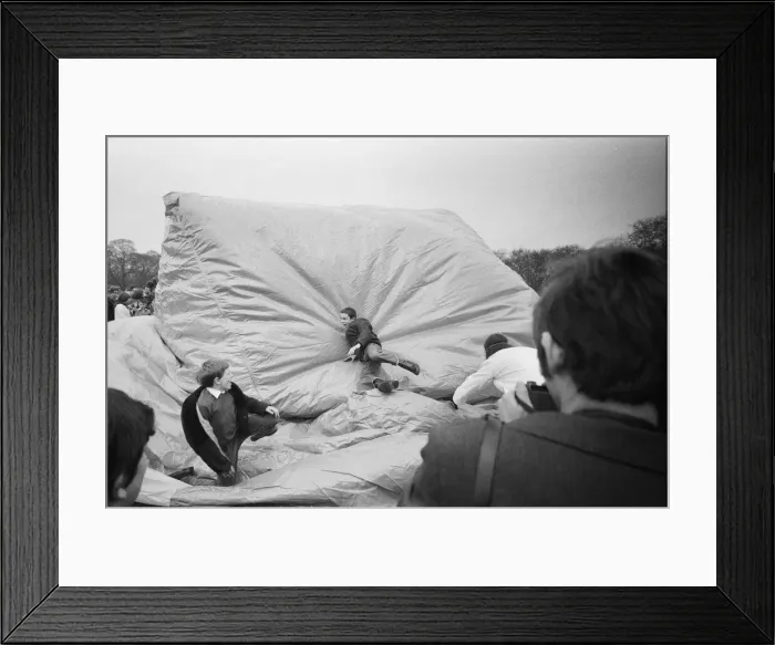 Framed Print : The Festival of Life'meeting arranged by the CND held at Victoria Park in Framed Print : The Festival of Life'meeting arranged by the CND held at Victoria Park in