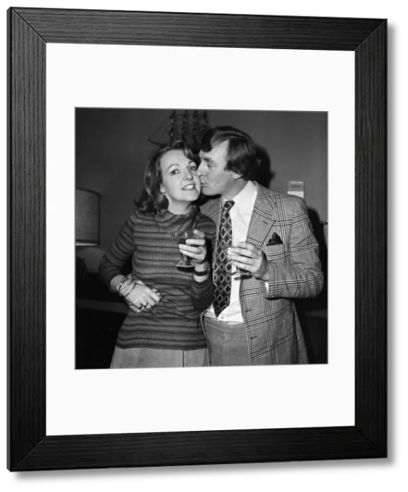 Framed Print : TV actress Penelope Keith with her new husband Rodney Timpson at Heathrow Airport Framed Print : TV actress Penelope Keith with her new husband Rodney Timpson at Heathrow Airport