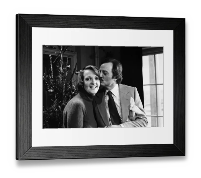 Framed Print : Penelope Keith and Peter Bowles filming the Christmas episode of Framed Print : Penelope Keith and Peter Bowles filming the Christmas episode of