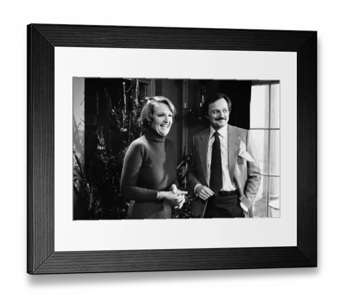Framed Print : Penelope Keith and Peter Bowles filming the Christmas episode of