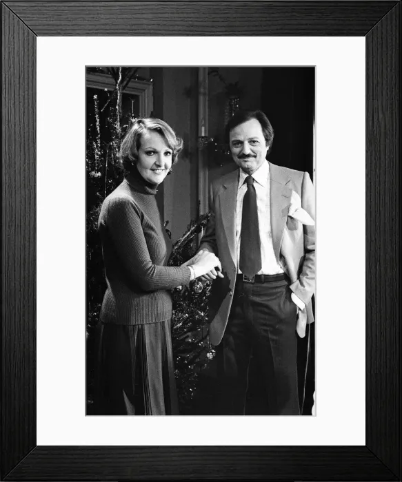 Framed Print : Penelope Keith and Peter Bowles filming the Christmas episode of