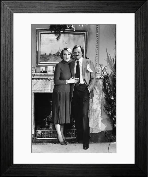 Framed Print : Penelope Keith and Peter Bowles filming the Christmas episode of