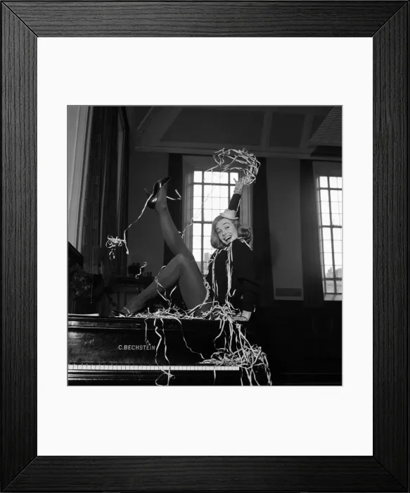 Framed Print : Shirley Eaton rehearsing for the television show Saturday Spectacular'on ITV Framed Print : Shirley Eaton rehearsing for the television show Saturday Spectacular'on ITV