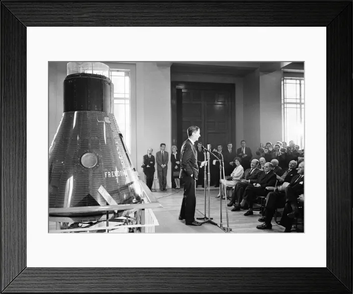 Framed Print : Mercury spacecraft Friendship 7 at the Science Museum, London, October 1965 Framed Print : Mercury spacecraft Friendship 7 at the Science Museum, London, October 1965