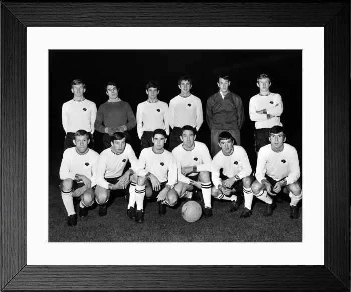 Framed Print : Derby County football club team. Back row left to right, Alan Durban, Les Green