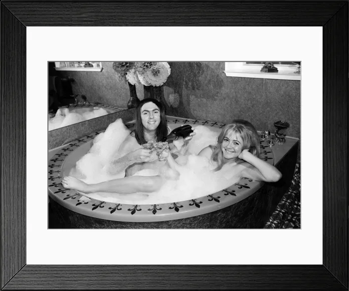 Framed Print : Dave Hill of Slade pictured at his luxurious home in Solihull, Warwickshire Framed Print : Dave Hill of Slade pictured at his luxurious home in Solihull, Warwickshire