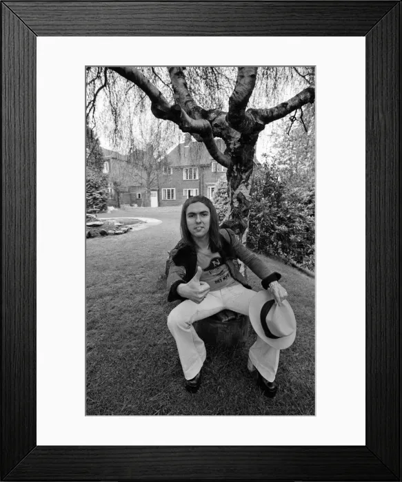 Framed Print : Dave Hill of Slade pictured at his luxurious home in Solihull, Warwickshire Framed Print : Dave Hill of Slade pictured at his luxurious home in Solihull, Warwickshire
