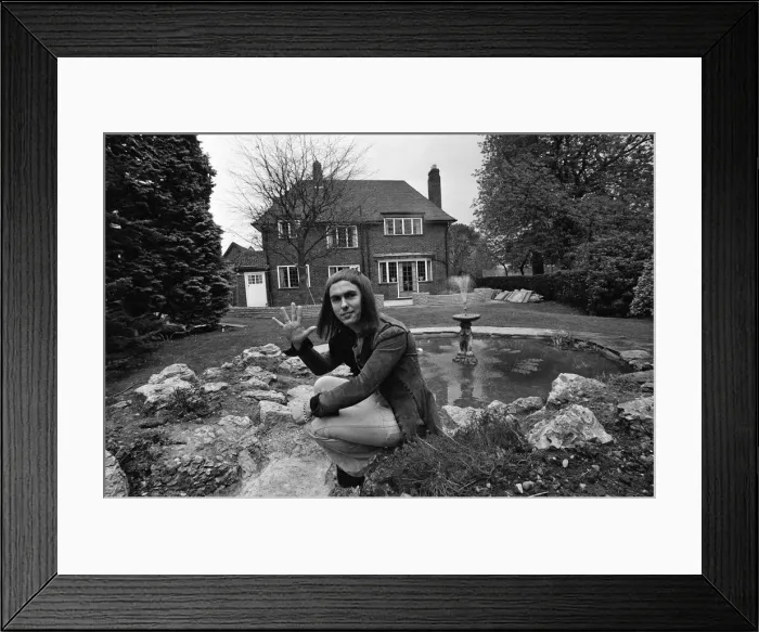 Framed Print : Dave Hill of Slade pictured at his luxurious home in Solihull, Warwickshire Framed Print : Dave Hill of Slade pictured at his luxurious home in Solihull, Warwickshire