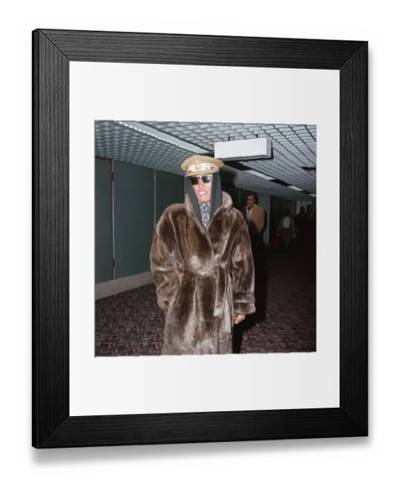 Framed Print : Grace Jones at London Airport. 25th March 1990 Framed Print : Grace Jones at London Airport. 25th March 1990