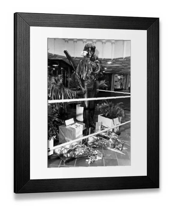 Framed Print : Statue of Bob Geldof at Cavern Walks, Liverpool. Circa 1986