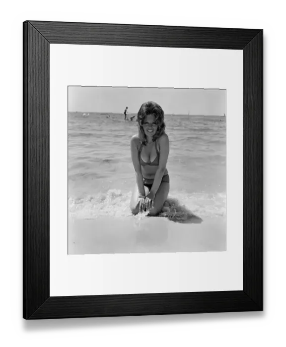 Framed Print : Mrs Hilary Aldrich, 25, from Sutton Coldfield, is a housewife
