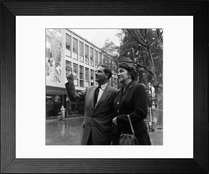 Framed Print : Stevenage New Town, Hertfordshire, where shoppers walk in the shelter of canopies Framed Print : Stevenage New Town, Hertfordshire, where shoppers walk in the shelter of canopies