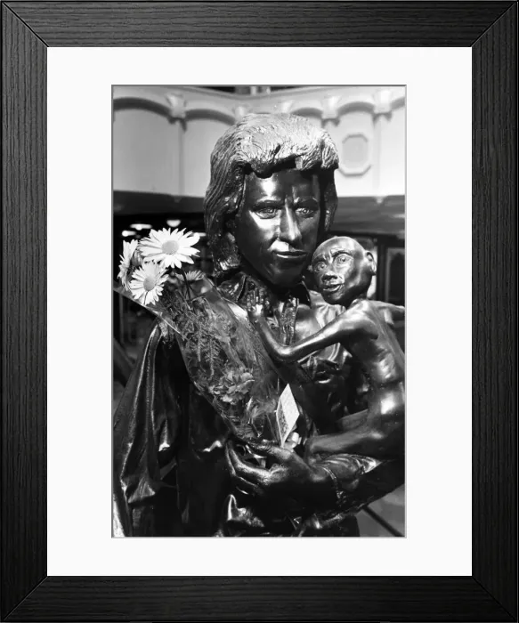 Framed Print : Statue of Bob Geldof at Cavern Walks, Liverpool. Circa 1986