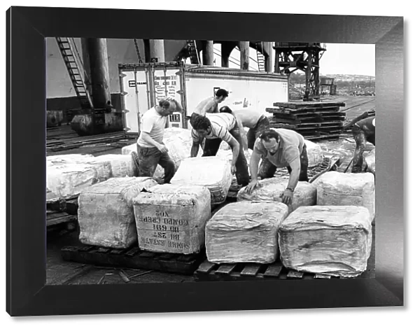 Unloading rubber at Cardiff Docks. 13th July 1976