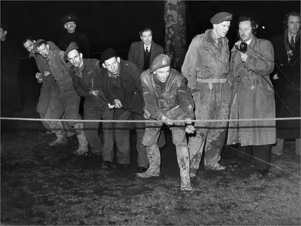 Brtitish Army soldiers of the Royal Engineers undertake a bomb disposal at St James Park