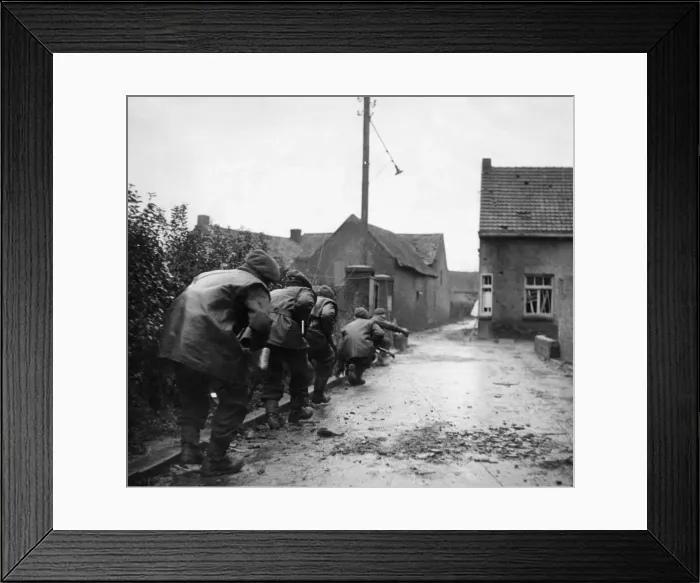 Framed Print : British army counter booby trap patrol soldiers moves off after a mortar bomb fell into