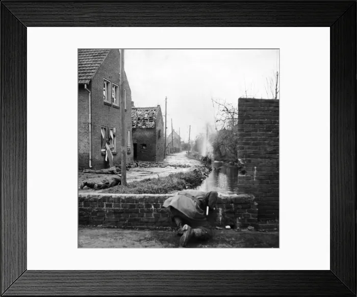 Framed Print : British army counter booby trap patrol soldiers drop flat as a mortar bomb falls into Framed Print : British army counter booby trap patrol soldiers drop flat as a mortar bomb falls into