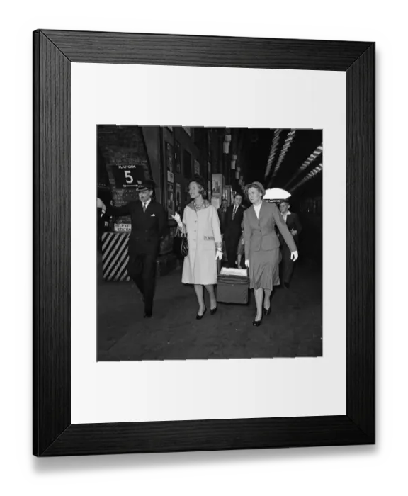 Framed Print : Katharine, Duchess of Kent, carrying her baby in a carry cot with the aid of the nurse Framed Print : Katharine, Duchess of Kent, carrying her baby in a carry cot with the aid of the nurse