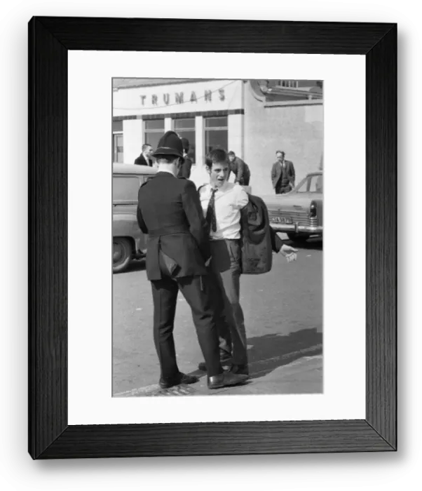 Framed Print : Police at Southend stopped any possible trouble makers, making them remove bootlaces Framed Print : Police at Southend stopped any possible trouble makers, making them remove bootlaces