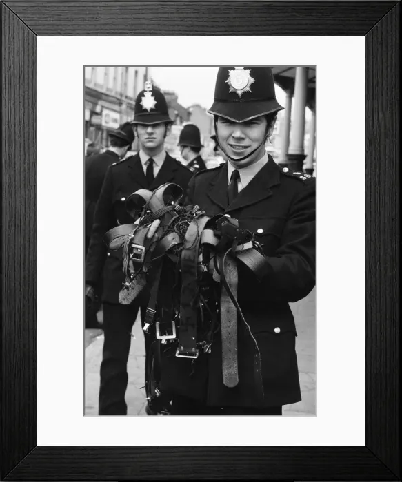 Framed Print : Police at Southend stopped any possible trouble makers, making them remove bootlaces Framed Print : Police at Southend stopped any possible trouble makers, making them remove bootlaces
