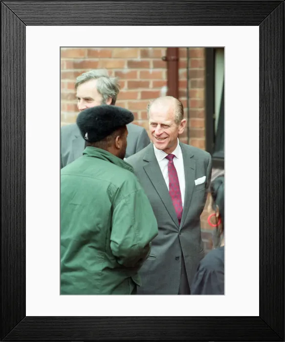 Framed Print : Prince Philip, Duke of Edinburgh tours the Century Drive housing development off Albert Framed Print : Prince Philip, Duke of Edinburgh tours the Century Drive housing development off Albert