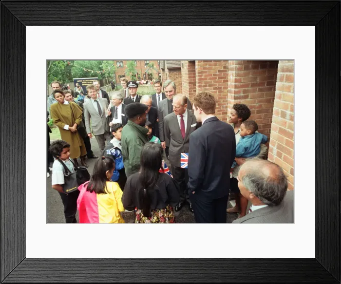 Framed Print : Prince Philip, Duke of Edinburgh tours the Century Drive housing development off Albert Framed Print : Prince Philip, Duke of Edinburgh tours the Century Drive housing development off Albert