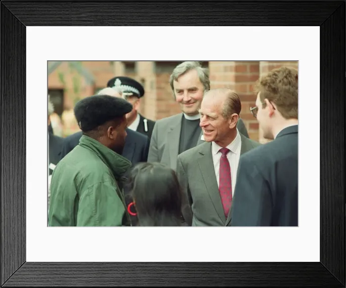 Framed Print : Prince Philip, Duke of Edinburgh tours the Century Drive housing development off Albert Framed Print : Prince Philip, Duke of Edinburgh tours the Century Drive housing development off Albert