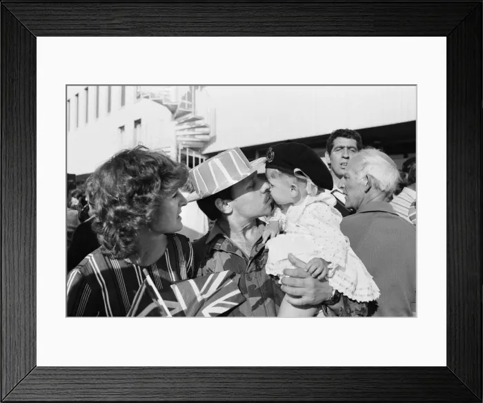 Framed Print : The final homecoming for army units of the Royal Engineers 36th Regiment which took place