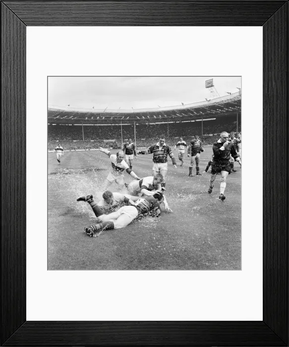 Framed Print : Leeds 11-10 Wakefield Trinity, Rugby League Challenge Cup Final match at Wembley Stadium Framed Print : Leeds 11-10 Wakefield Trinity, Rugby League Challenge Cup Final match at Wembley Stadium