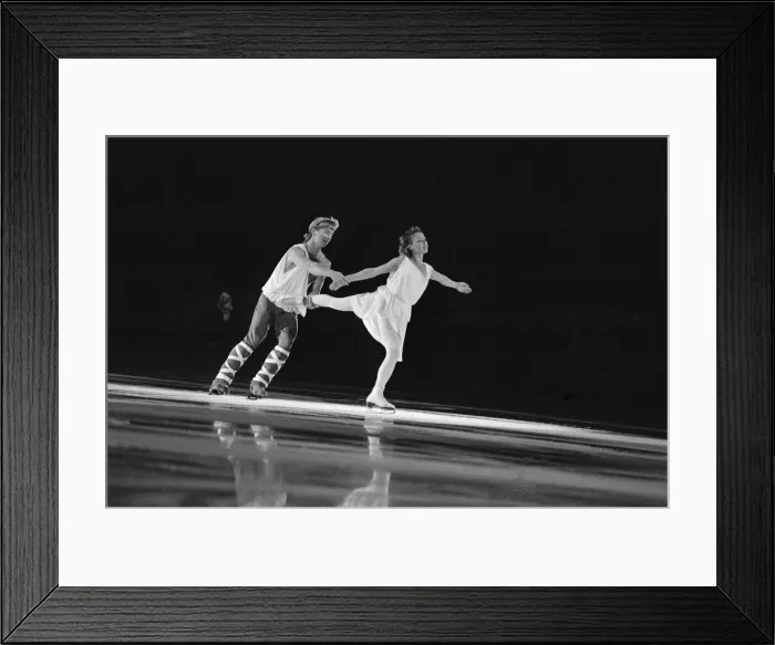 Framed Print : Torvill and Dean, (Jayne Torvill and Christopher Dean) dance at World Ice Spectacular Framed Print : Torvill and Dean, (Jayne Torvill and Christopher Dean) dance at World Ice Spectacular