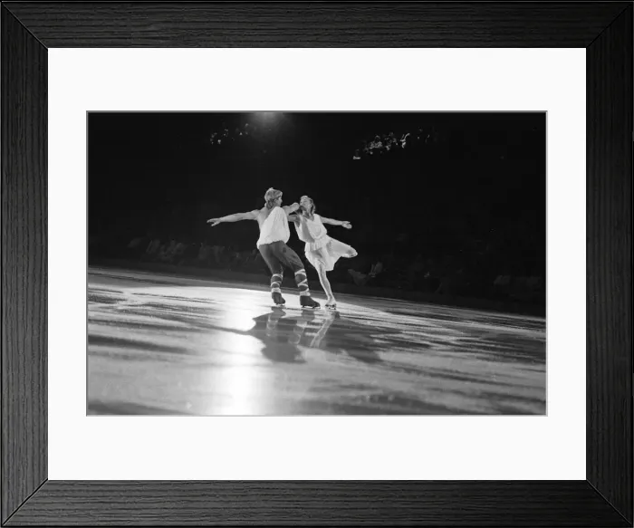 Framed Print : Torvill and Dean, (Jayne Torvill and Christopher Dean) dance at World Ice Spectacular Framed Print : Torvill and Dean, (Jayne Torvill and Christopher Dean) dance at World Ice Spectacular