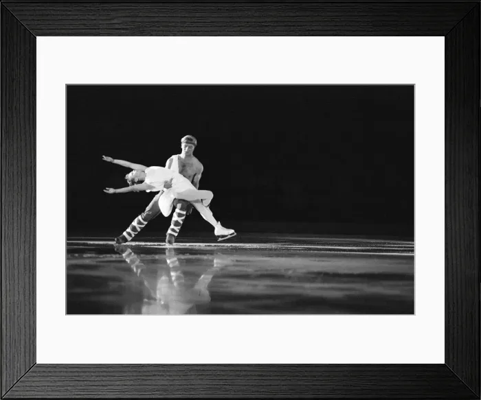 Framed Print : Torvill and Dean, (Jayne Torvill and Christopher Dean) dance at World Ice Spectacular Framed Print : Torvill and Dean, (Jayne Torvill and Christopher Dean) dance at World Ice Spectacular