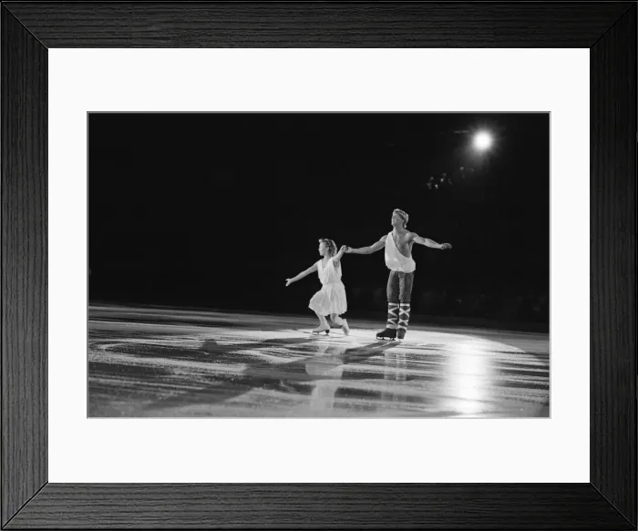 Framed Print : Torvill and Dean, (Jayne Torvill and Christopher Dean) dance at World Ice Spectacular Framed Print : Torvill and Dean, (Jayne Torvill and Christopher Dean) dance at World Ice Spectacular