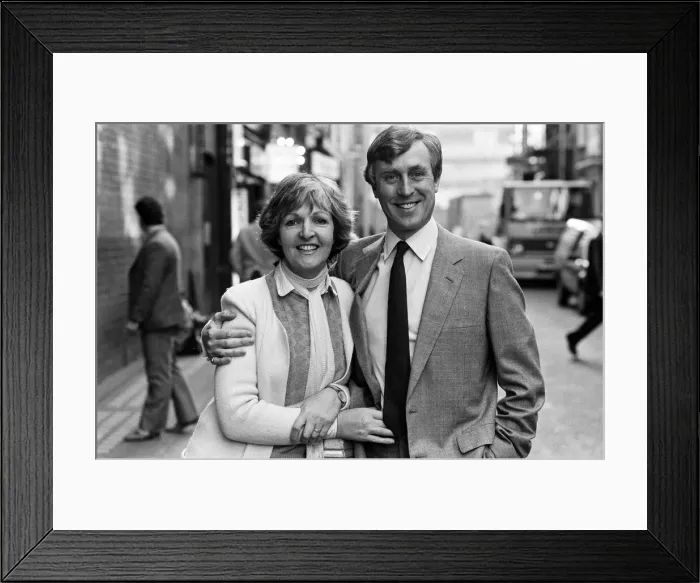 Framed Print : Penelope Keith and her husband Rodney Timpson outside the Apollo Theatre Framed Print : Penelope Keith and her husband Rodney Timpson outside the Apollo Theatre
