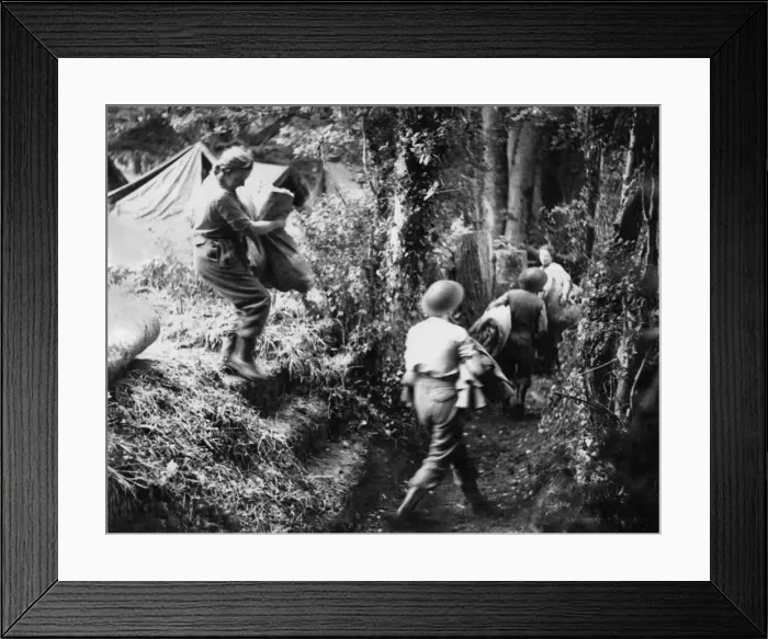 Framed Print : Personnel of Queen Alexandras Imperial Military Nursing service who were the first Framed Print : Personnel of Queen Alexandras Imperial Military Nursing service who were the first