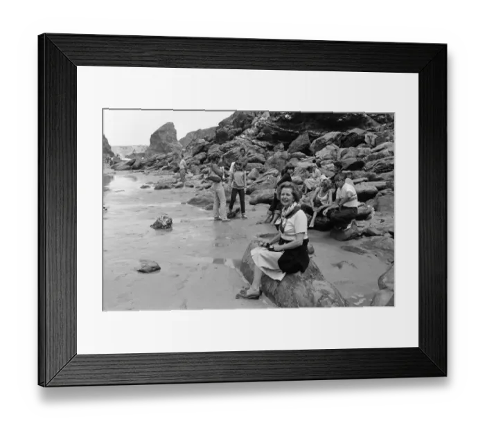 Framed Print : Prime Minister Margaret Thatcher on holiday in North Cornwall. 10th August 1981 Framed Print : Prime Minister Margaret Thatcher on holiday in North Cornwall. 10th August 1981