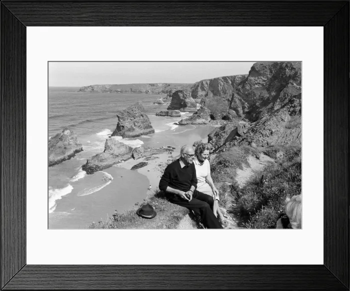 Framed Print : Prime Minister Margaret Thatcher and her husband Denis on holiday in North Cornwall