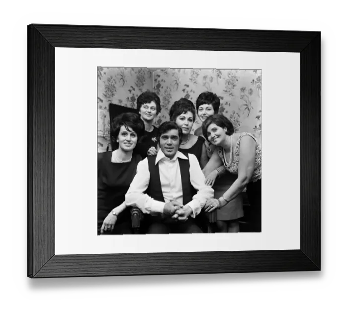 Framed Print : Engelbert Humperdinck with his sisters Bubbles, Celine, Tilley, Peggy and Dolly
