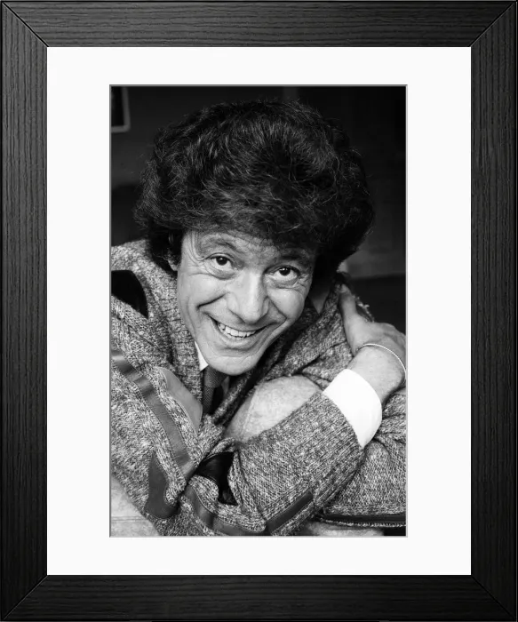 Framed Print : Lionel Blair pictured at home. 19th October 1983 Framed Print : Lionel Blair pictured at home. 19th October 1983