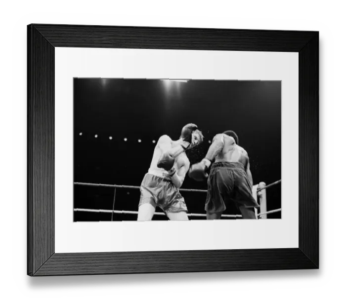 Framed Print : Colin Jones v Kirkland Laing for the British Welterweight Title