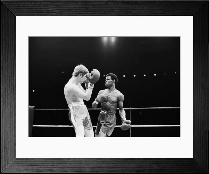 Framed Print : Colin Jones v Kirkland Laing for the British Welterweight Title